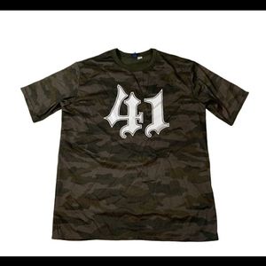 Divided H&M large men's camo tshirt